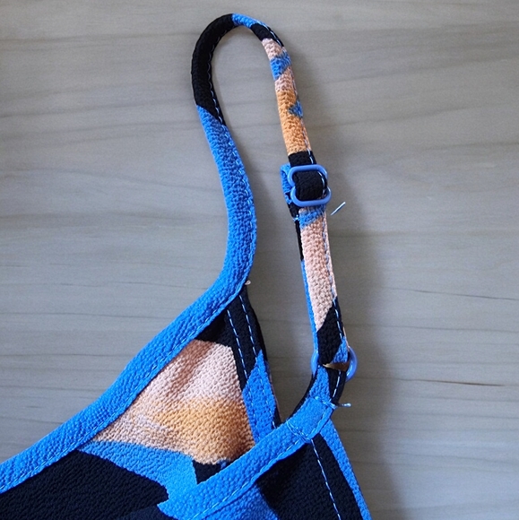 C & E Tropical Print Romper - Picture 5 of 12